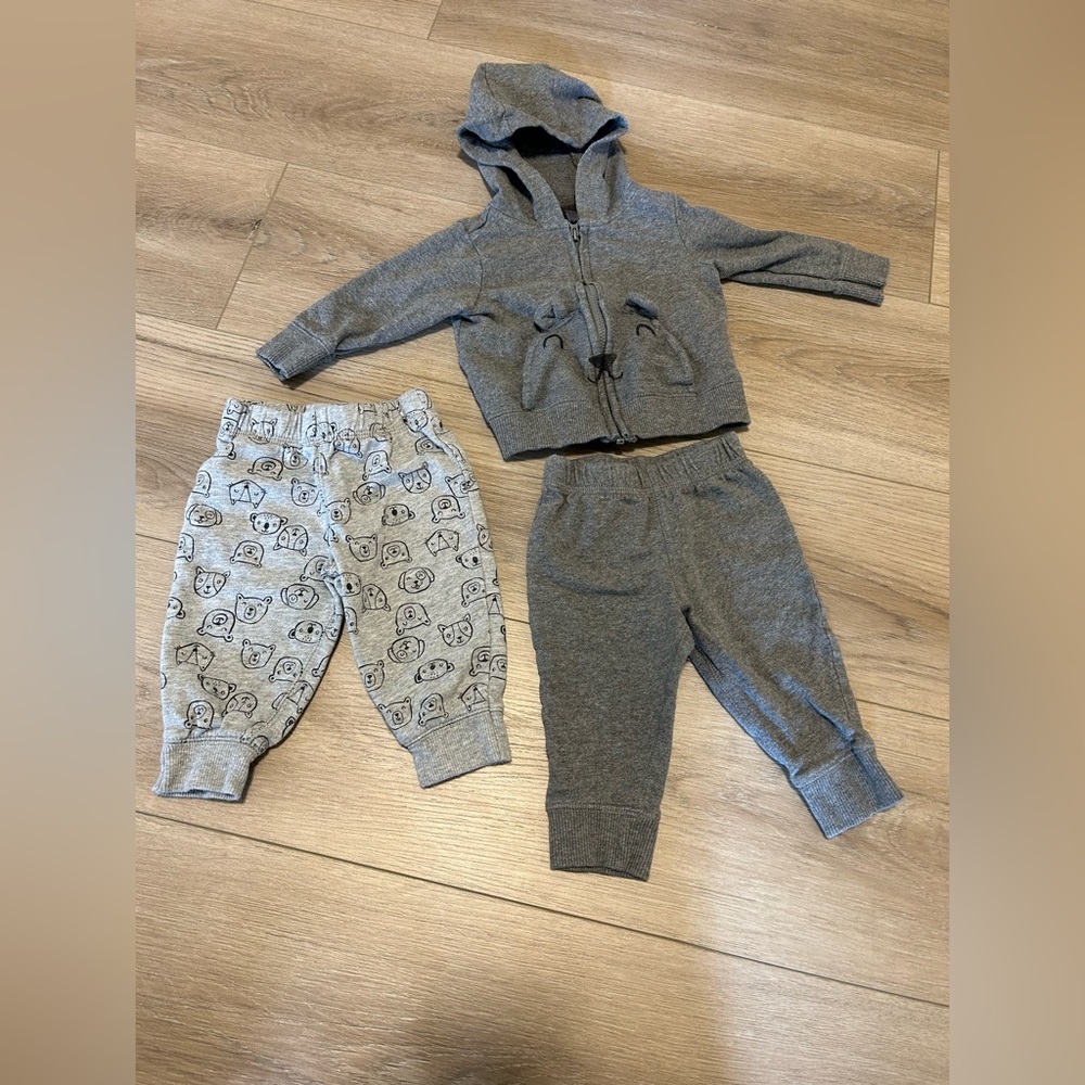 EUC Lot of 2 Baby Sweats & Zip up Sweatshirt - 6 month size
